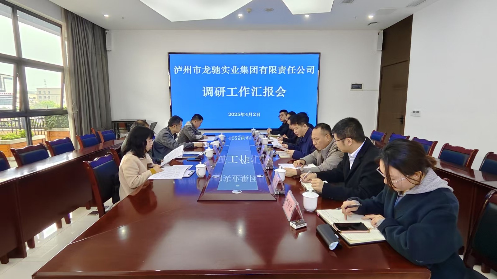 龙马潭区审计局和区内部审计学会调研龙驰集团内部审计工作